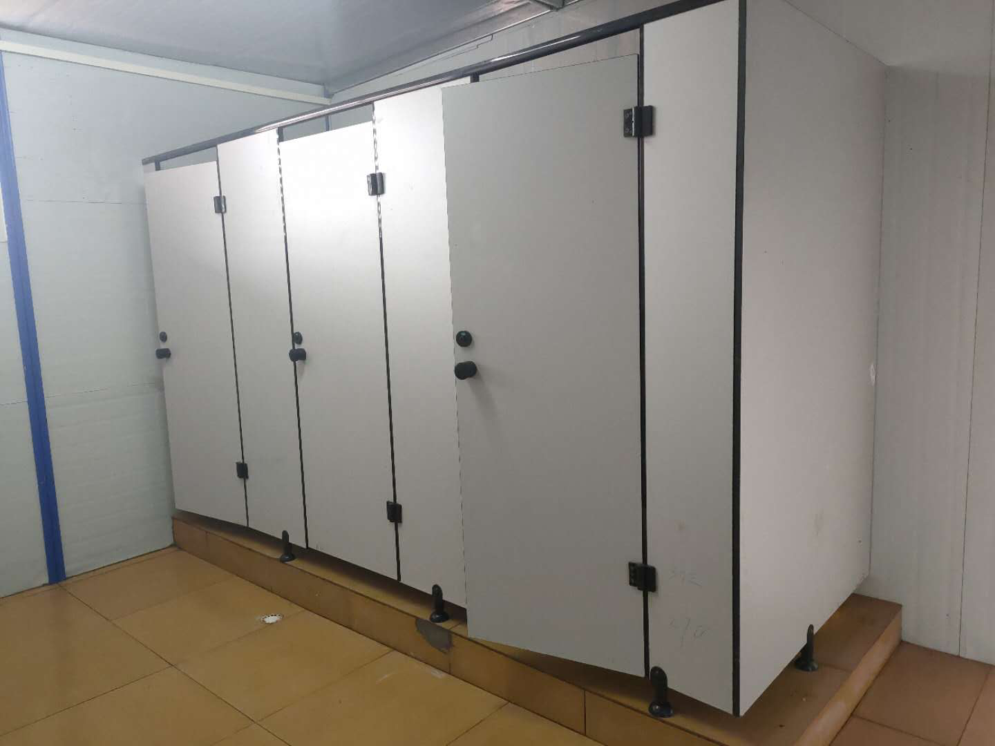 華鎣市高興鎮(zhèn)城鎮(zhèn)危舊房改造項(xiàng)目的安全文明施工形象展示